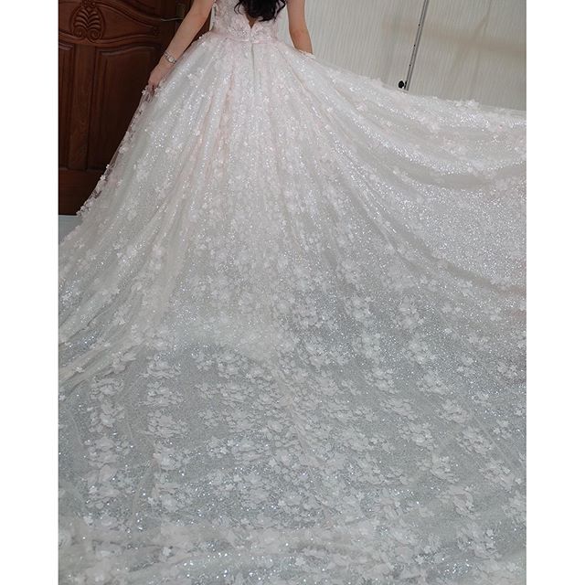 sale and rent wedding dress by Anneke Yunika