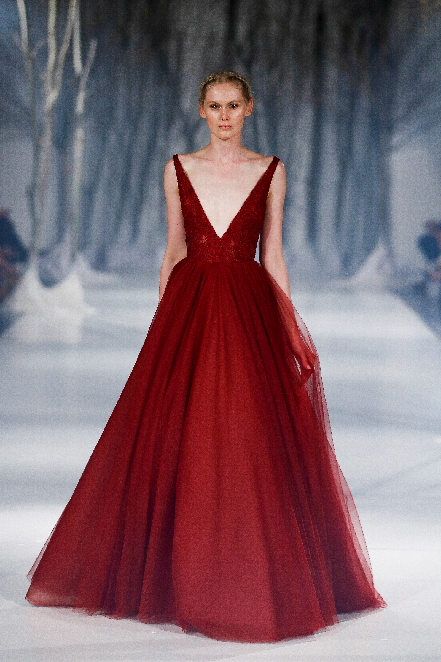 winter ball dresses 2016 guo-pei-fw16-haute-couture-off-shoulder-blue-layered-gown-fall-winter-2016 -17-dress (1)