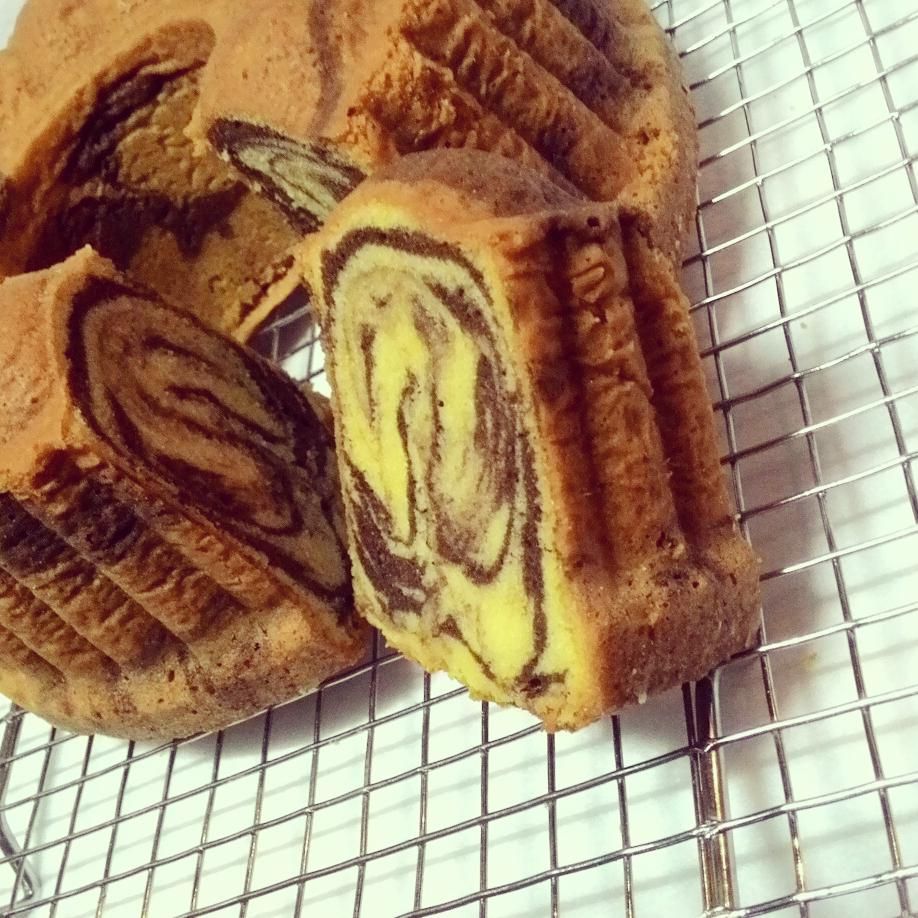 Marble Cake (Marmer Cake) by De' Ambrose