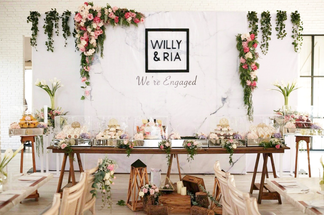 Rent tray by Gift box