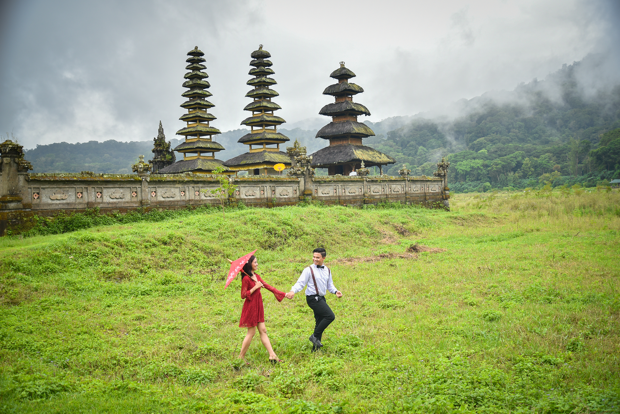 Leopard flashmob. Family walking forward. Step together. Step together. Step together.