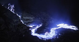 Kawah_Ijen_night_we3avr.jpg