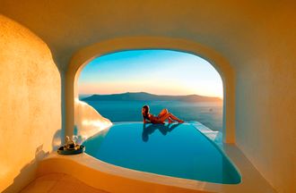 img_feature_Sun_Rocks_Santorini_zd7sys.jpg