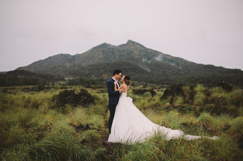 an-otherworldly-pre-wedding-photo-shoot-in-kintamani-bali-1