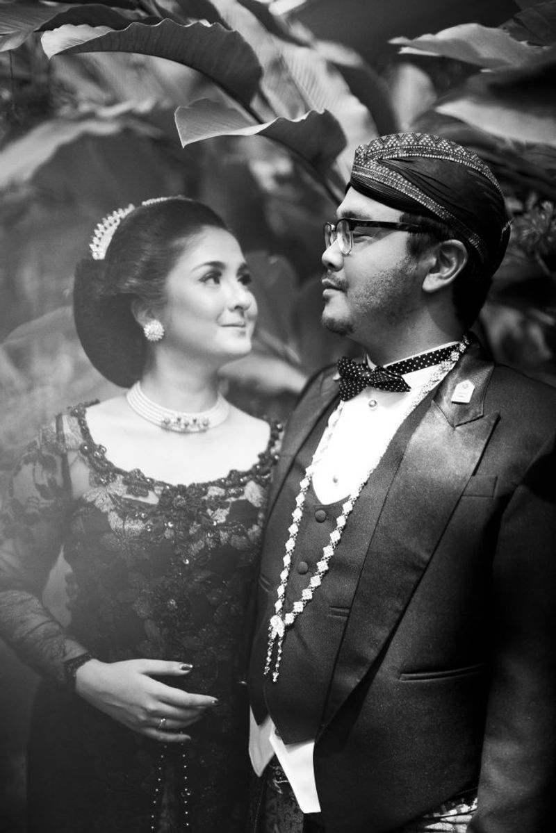 an-engagement-album-inspired-by-javanese-culture-1