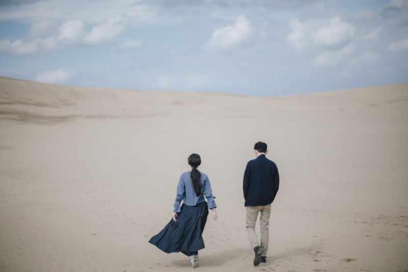 a-casual-pre-wedding-shoot-with-an-artistic-touch-in-japan-1