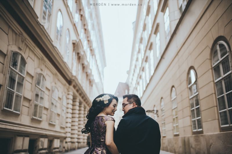 magical-engagement-shoot-in-central-europe-1