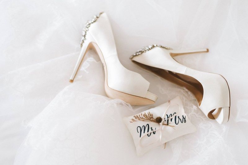 a-whimsical-wedding-in-shades-of-white-blush-and-gold-1