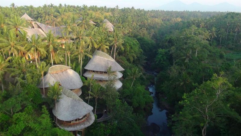 intimate-bamboo-tree-house-wedding-in-bali-1