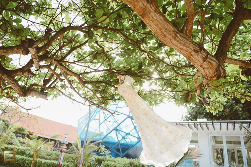 light-filled-intimate-garden-wedding-in-bali-1