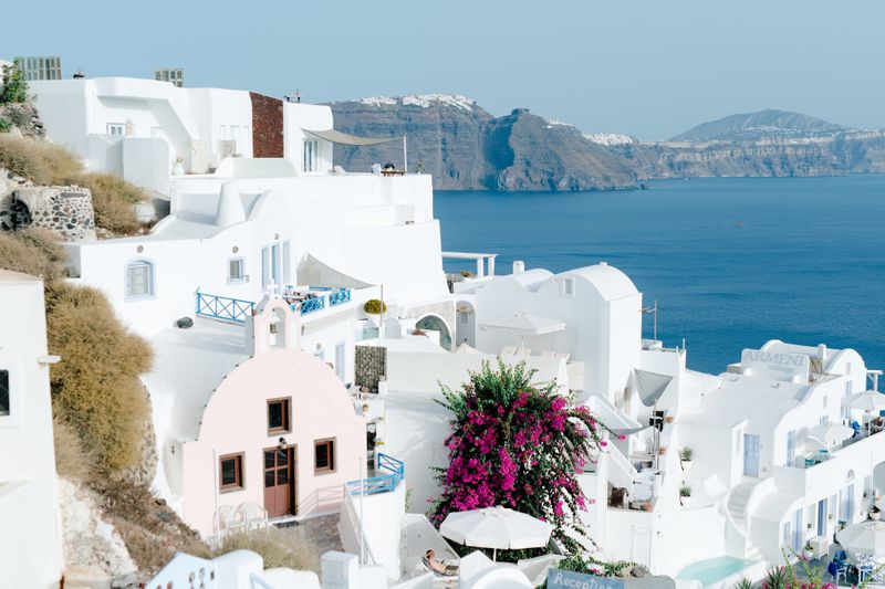 intimate-santorini-wedding-with-shades-of-ocean-blue-1