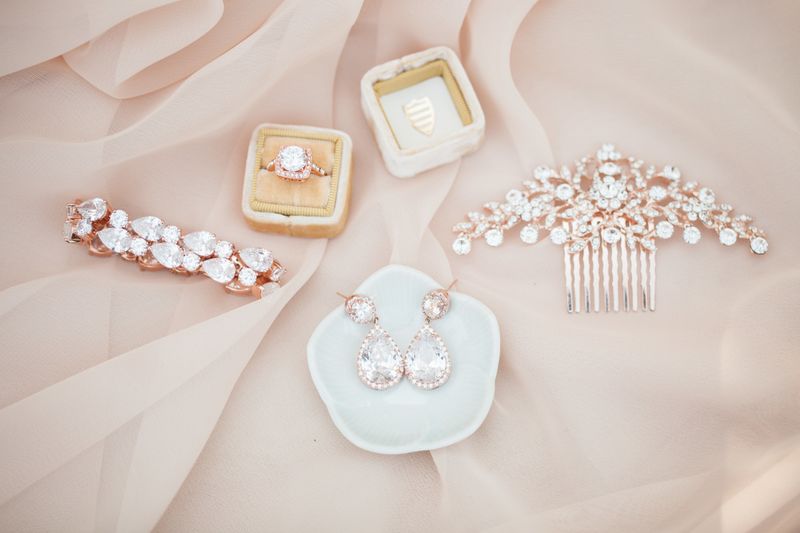 how-to-choose-the-right-bridal-accessories-1