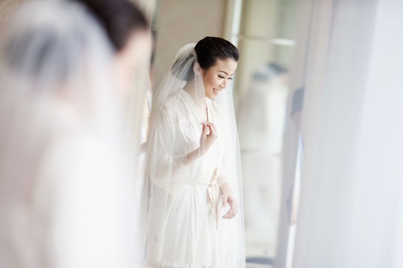 an-enchanting-white-wedding-with-shades-of-blush-and-gold-1