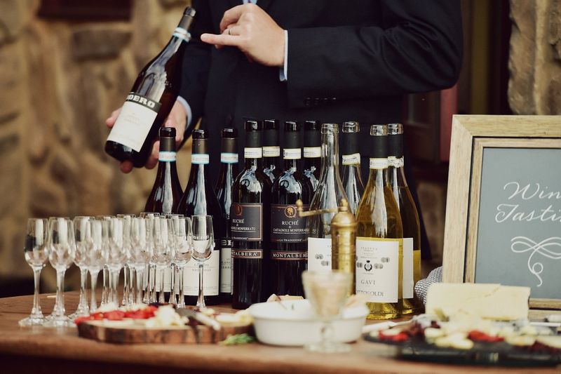 8-foolproof-food-and-wine-pairings-for-your-wedding-day-1
