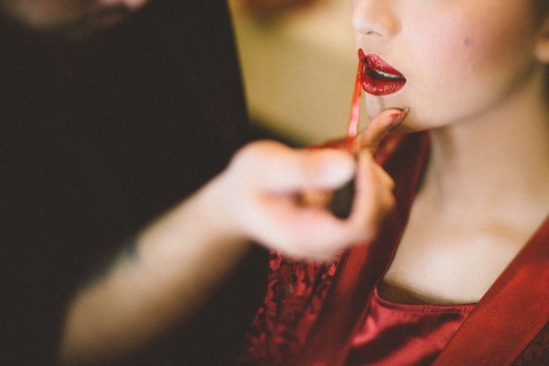 10-tips-on-picking-the-right-makeup-artist-for-your-wedding-1