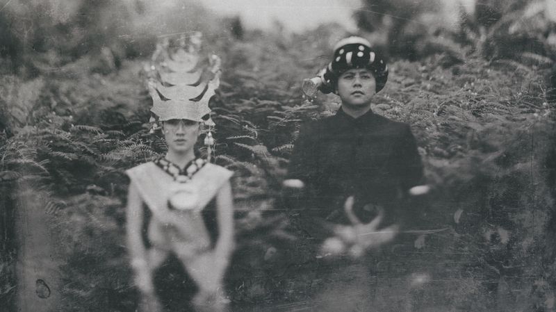 an-atmospheric-engagement-album-inspired-by-old-portraits-1